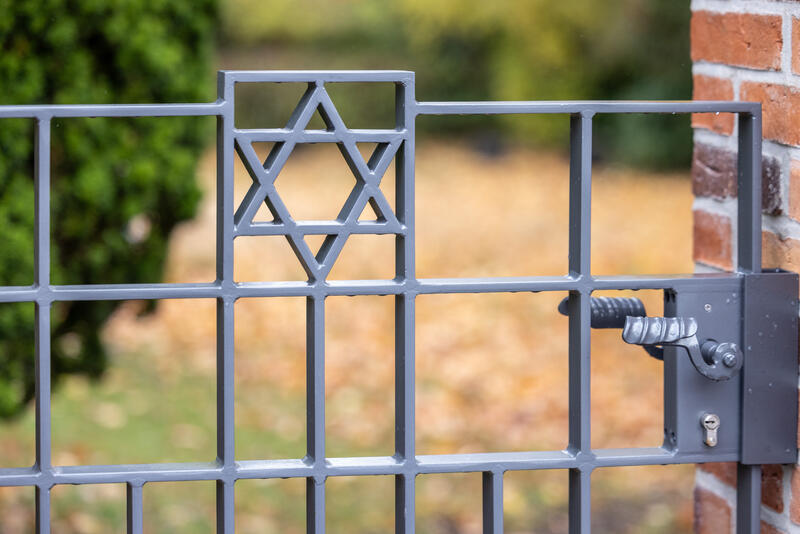 s:52:"Lueneburger wollen juedischen Friedhof wieder nutzen";