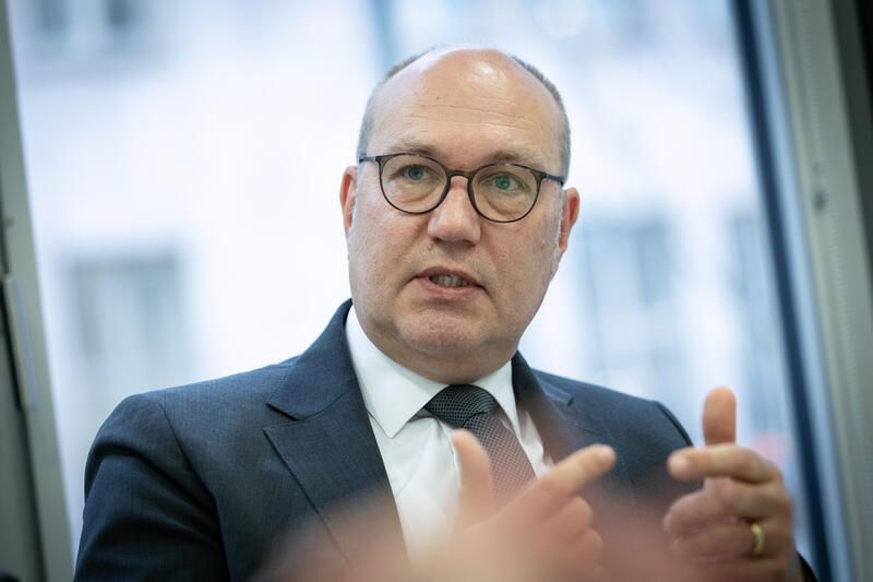 s:15:"Rüdiger Schuch";