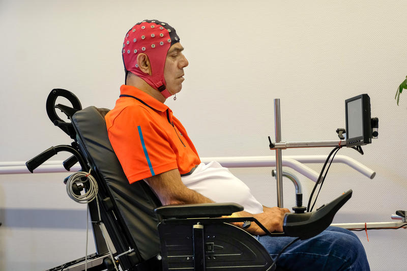 s:139:"Forschung zu modernen Neurotechnologien sollen das Ziel haben, Therapien für bisher eingeschränkt behandelbare Krankheiten zu entwickeln.";