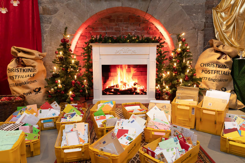 s:49:"Christkindpostfiliale in Engelskirchen eröffnet.";