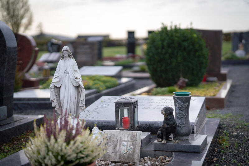 s:70:"Mit dem Ewigkeitssonntag enden im November die Trauer- und Gedenktage.";