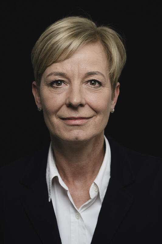 s:71:"Polizeipraesidentin sieht in digitaler Gewalt neue Gefahren fuer Frauen";