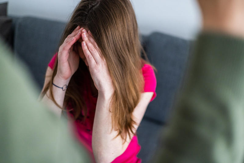 s:19:"Gewalt gegen Frauen";