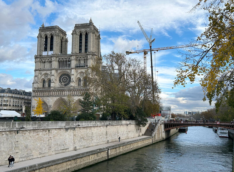 s:67:"Kathedrale Notre-Dame wurde im Jahr 2024 nach Brand wiedereröffnet";