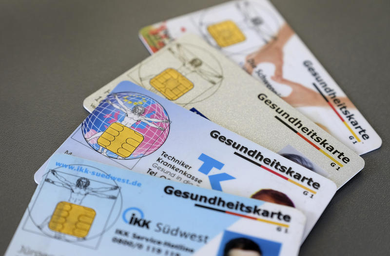 s:45:"Gesundheitskarten verschiedener Krankenkassen";