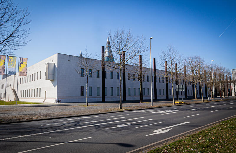 s:110:"Bundeskunsthalle in Bonn zeigt ab Oktober die Ausstellung "Nie wieder! Gegen das Vergessen der NS-Verbrechen".";