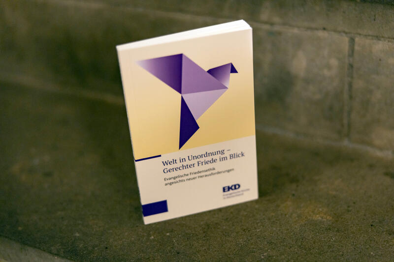 s:27:"Friedensdenkschrift der EKD";