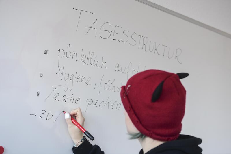 s:49:"Jugendliche in der Jugendberufshilfe (Themenbild)";