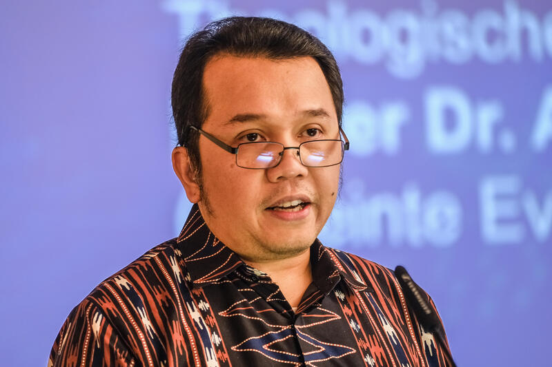 s:18:"Andar Parlindungan";