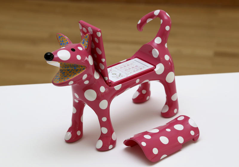 s:81:"Yayoi Kusama: "My Doggie Ring-Ring" im Jahr 2015 in einer Frankfurter Ausstellung";