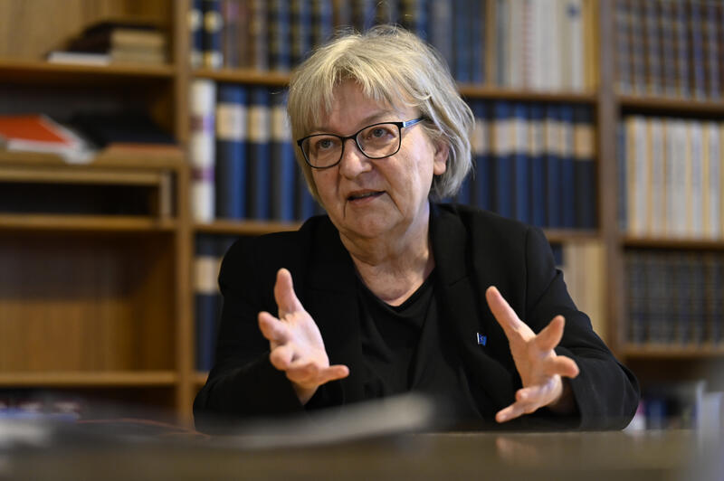 s:14:"Dorothee Wüst";