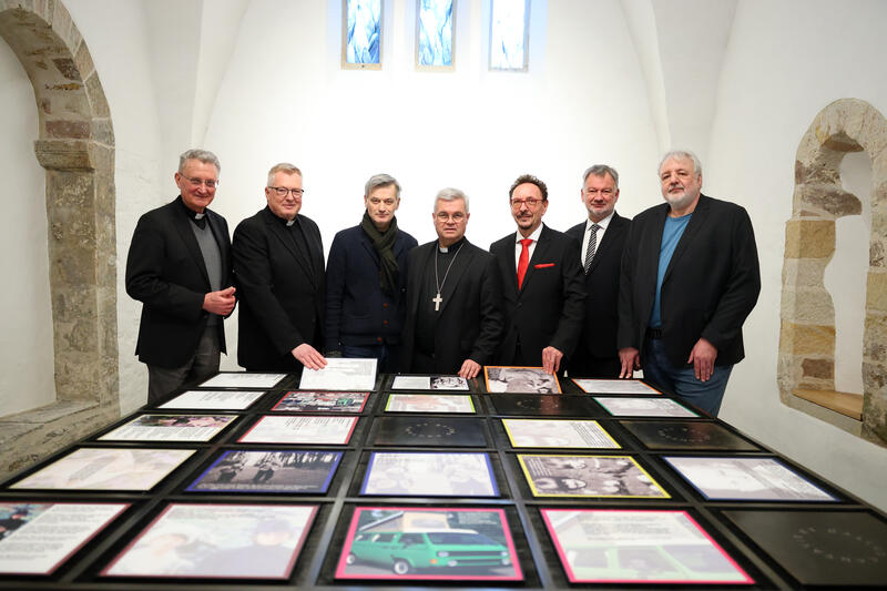 s:111:"Mahnmal im Erzbistum Paderborn zur Mahnung und Erinnerung an Betroffene von sexualisierter Gewalt in der Kirche";