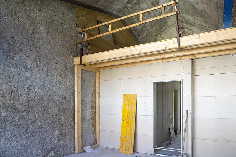 s:69:"Umbau einer entwidmeten Kirche, die in Wohneinheiten aufgeteilt wird.";