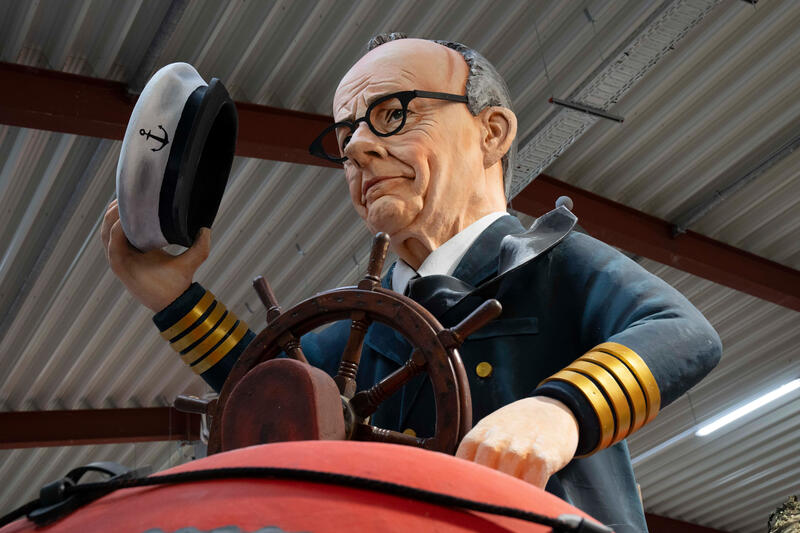 s:74:"Mainz präsentiert Motivwagen für Rosenmontag - "Fritz auf großer Fahrt"";