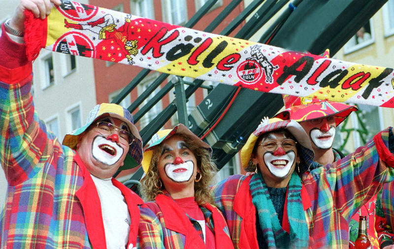s:69:"Gemeinschaft, Lebensfreude und Optimismus: Jecken im Kölner Karneval";