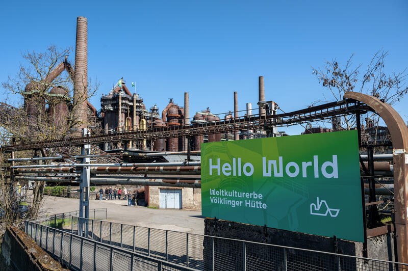 s:114:"Heiraten vor ungewöhnlicher Kulisse: Die evangelische Kirche macht das am Weltkulturerbe in Völklingen möglich.";