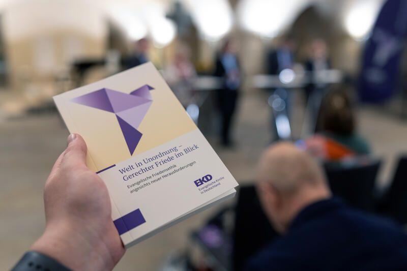 s:23:"EKD-Friedensdenkschrift";