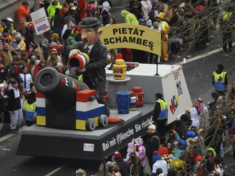 s:24:"Rosenmontagszug in Mainz";