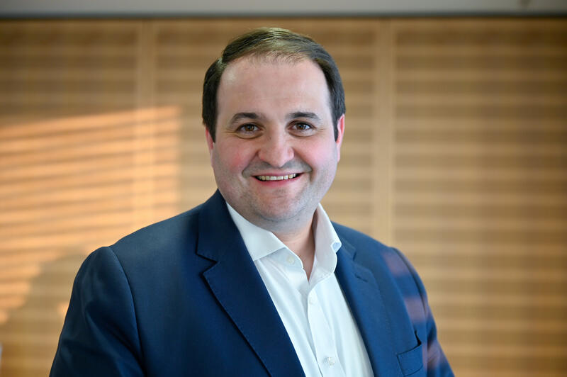 s:71:"Nathanael Liminski (CDU), Chef der NRW-Staatskanzlei und Medienminister";