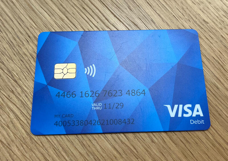 s:61:"Bezahlkarte für Geflüchtete in Hessen (Foto vom 13.12.2024)";