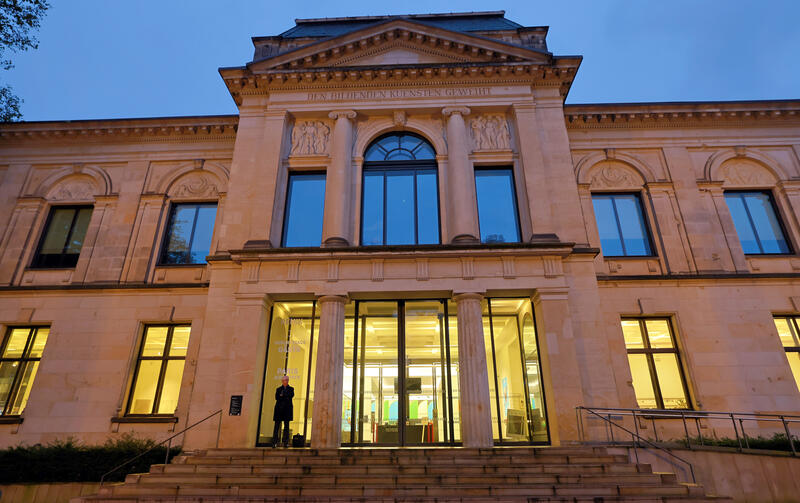 s:63:"Fiktion und Wahrheit: Bremer Kunsthalle diskutiert Photographie";