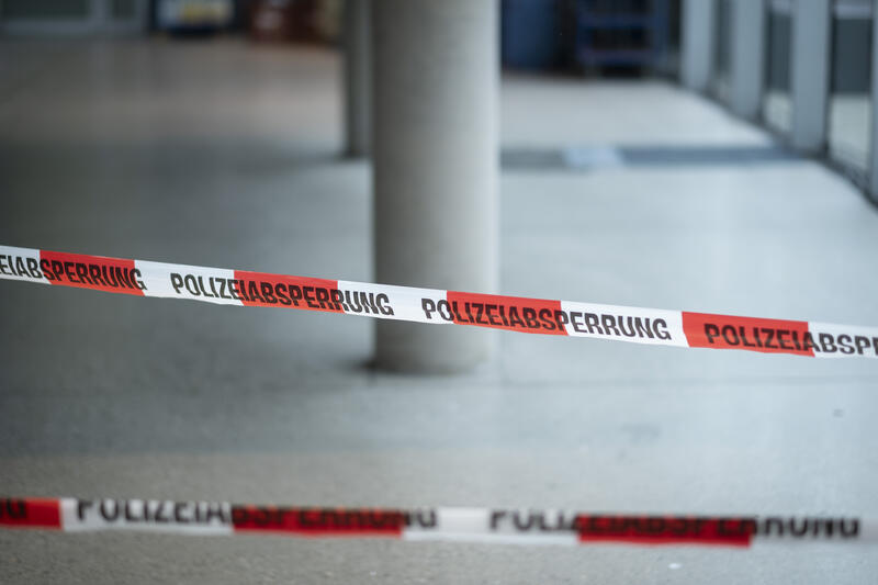 s:23:"Absperrband der Polizei";