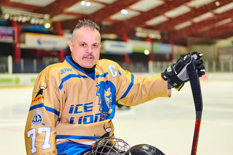 s:63:"Eishockey: Joerg Wedde spielt mit 60 Jahren bei den Paralympics";