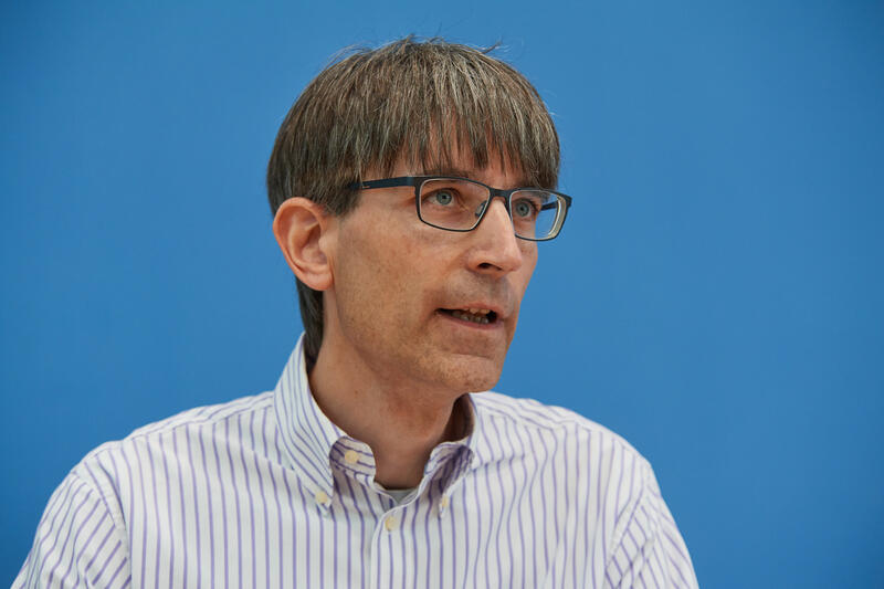 s:66:"Claudio Jax, Geschäftsführer Freunde Waldorf Freiwilligendienste";