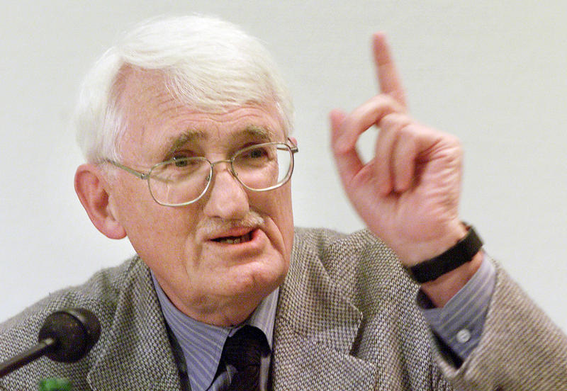 s:23:"Jürgen Habermas (2001)";