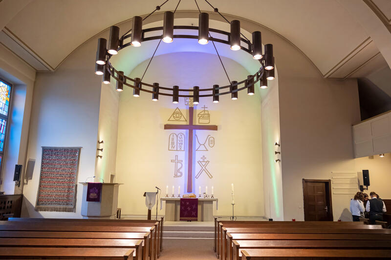 s:12:"Leere Kirche";