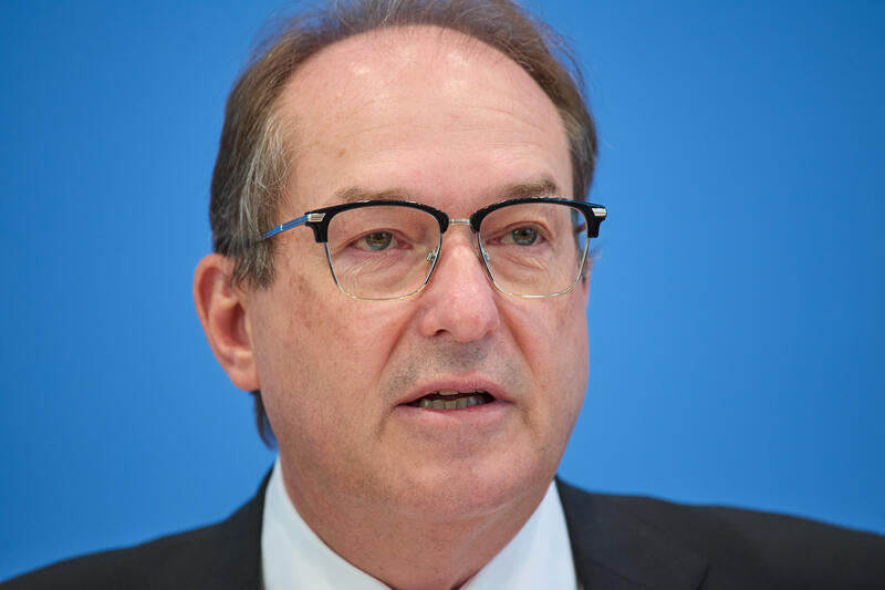 s:38:"Bundesinnenminister Alexander Dobrindt";