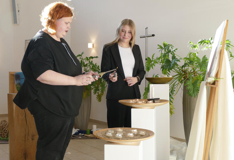 s:28:"Auszubildende bei Bestattern";