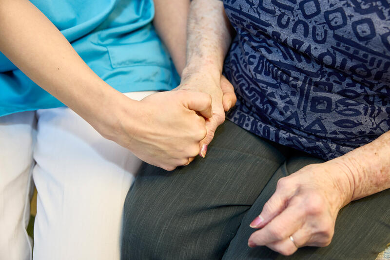 s:94:"Mit ihrem Einsatz leisteten die Ehrenamtler auch einen Beitrag dazu, Einsamkeit zu vermindern.";