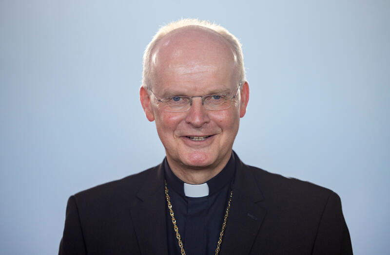 s:46:"Ruhrbischof Franz-Josef Overbeck (Archivbild).";