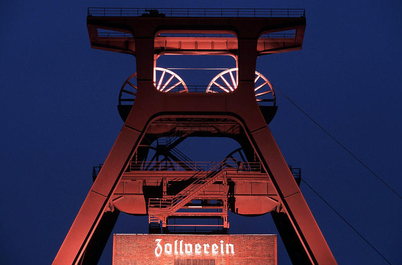 s:25:"Zeche Zollverein in Essen";