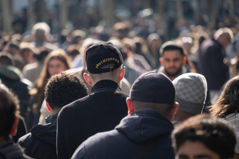 s:33:"Menschen in einer Fußgängerzone";