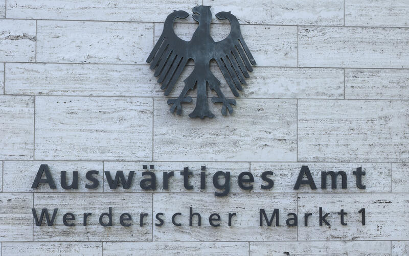 s:43:"Bundesamt für Auswärtige Angelegenheiten.";