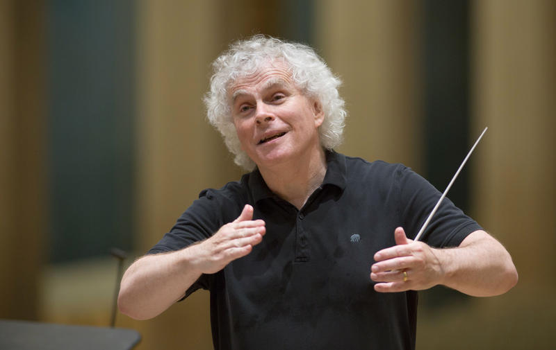 s:70:"Sir Simon Rattle ist beim Bremer Musikfest dabei (Foto vom 24.05.2016)";