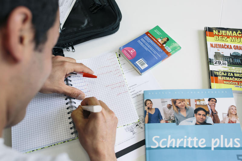 s:54:"Integrationskurse helfen beim Ankommen in Deutschland.";