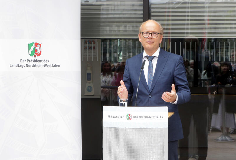 s:64:"NRW-Landtagspräsident Kuper: Demokratie nicht kleinreden lassen";