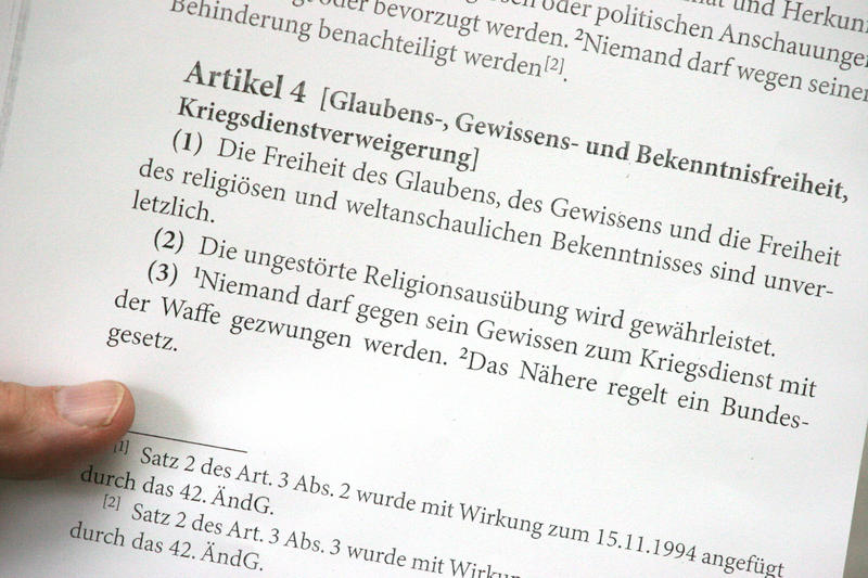 s:84:"In Artikel 4 des Grundgesetzes ist das Recht auf Kriegsdienstverweigerung verankert.";