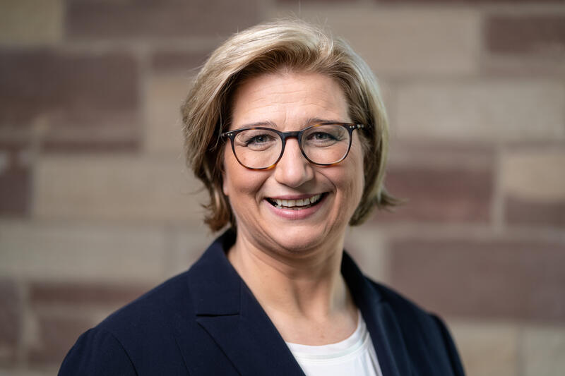 s:54:"Die saarländische Ministerpräsidentin Anke Rehlinger";
