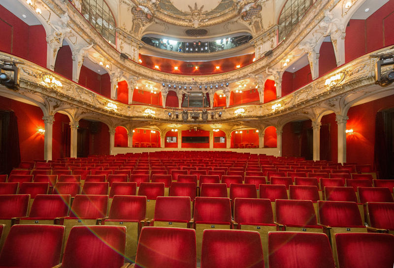 s:11:"Theatersaal";