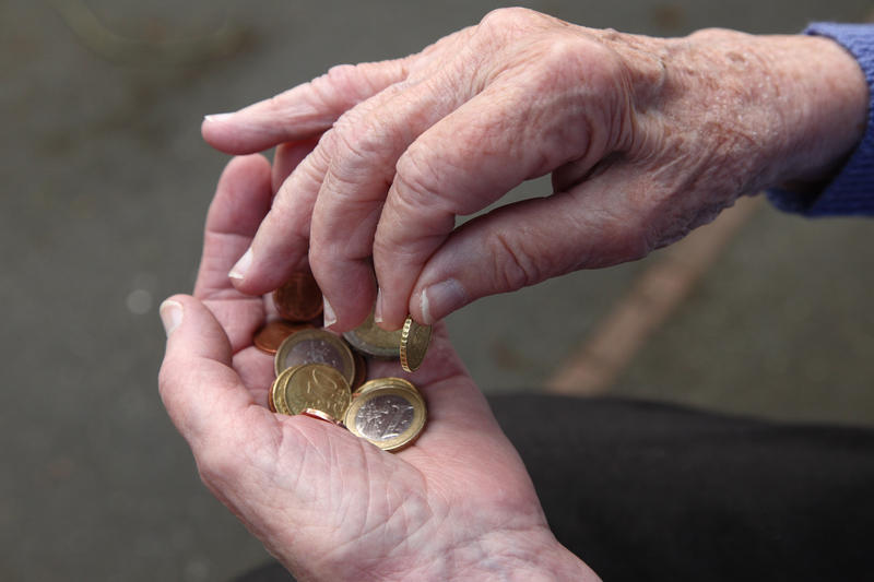 s:101:"Wohnarmut bedeutet, dass Menschen nach Abzug der Wohnkosten kaum noch genügend Geld zum Leben haben.";