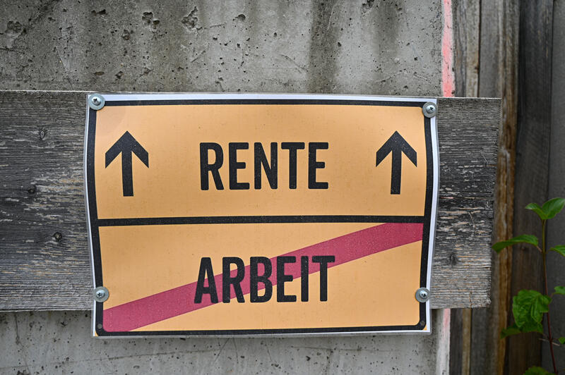 s:70:"Fast jede dritte neue Rente entfällt auf die sogenannte Rente mit 63.";