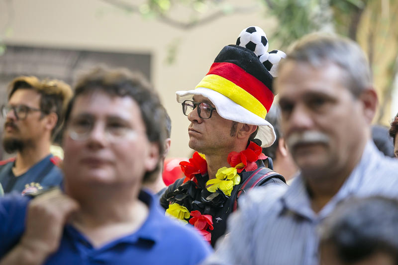 s:60:"Public Viewing bei der Fußball-WM in Brasilien (Archivbild)";