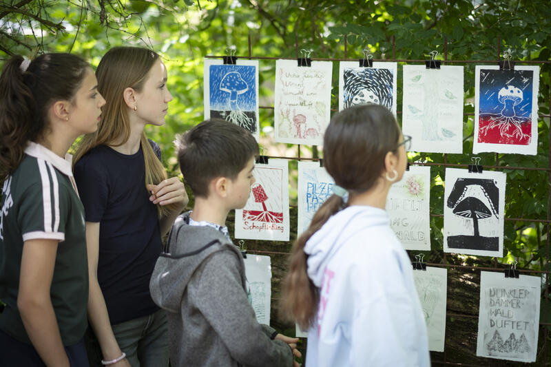 s:36:"Unterricht im Waldkunstklassenzimmer";
