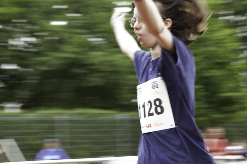 s:49:"50-Meter-Lauf der Frauen bei den Special Olympics";