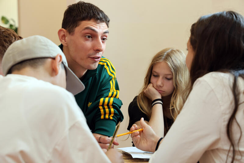 s:52:"Tausche Wohnen fuer Bildung: "Ein Freund zum Lernen"";