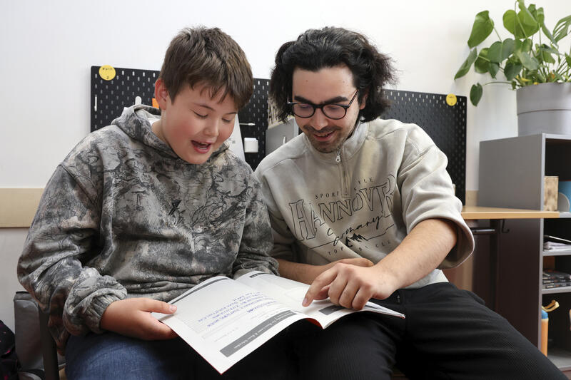 Tausche Wohnen für Bildung: "Ein Freund zum Lernen"